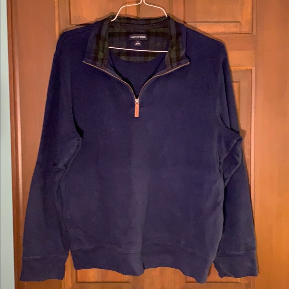 Navy blue men’s pullover